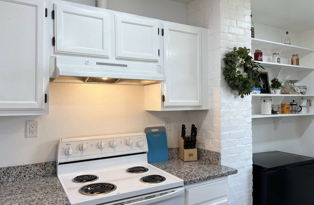 1945 Charming Farmhouse with creek, fire pit and trails