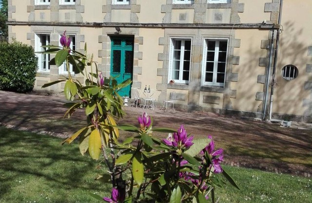 19th-century mansion, 5 bedrooms, pets allowed, garden