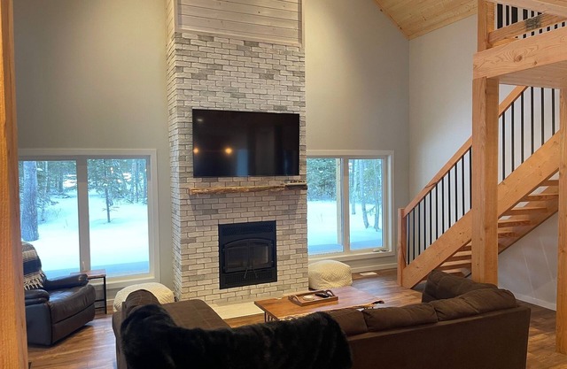 19TH HOLE on the 13th of Granite Hills, HOT TUB large luxury cabin, Sleeps 14+