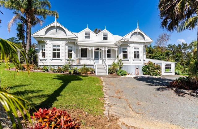 19th Par 2 - character villa with golfing green - newly renovated!