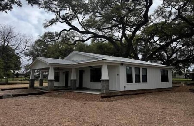 1A- Country Escape Under TX Oaks!