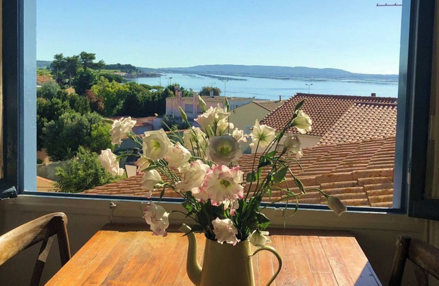 1Bed Cottage Sleeps 4- Sea Views, Balcony, Parking