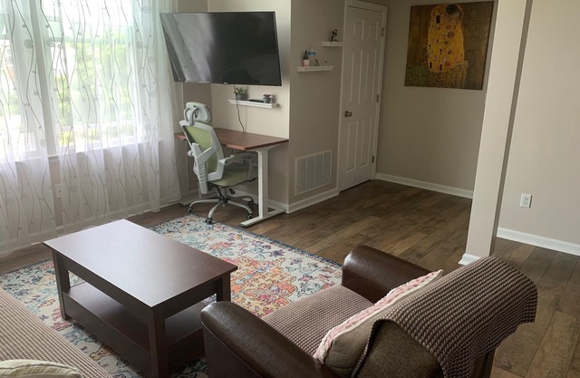 1BR/1.5BA Entire Loft Condo near Bradley Airport 30+ days