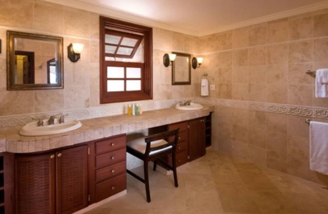 1BR/2BA with Kitchen & Private Roof Top Deck w/Pool