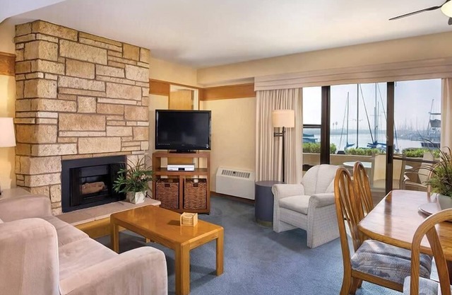 1br+ Condo W/CA Family Vacation Fun!