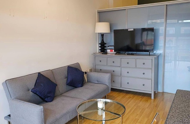 🏡 1BR Flat | Nr Children’s Hospital & Uni | 🚗 Free Parking