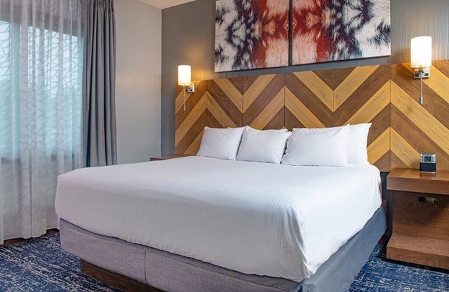 1BR Glacier Suite with Waterpark Access - Chic & Fun
