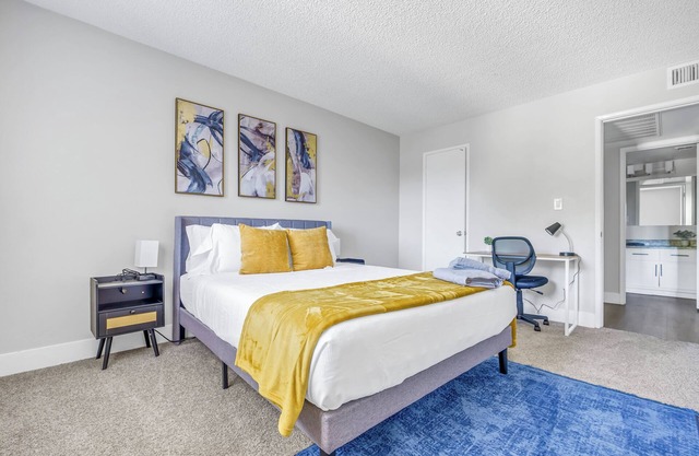 1BR - Gym - Pool - Great For Mid/Long Stays