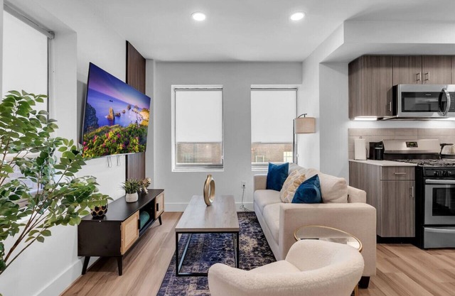 1BR Near BOK Center - Balcony, Gym, Lounge Pet OK