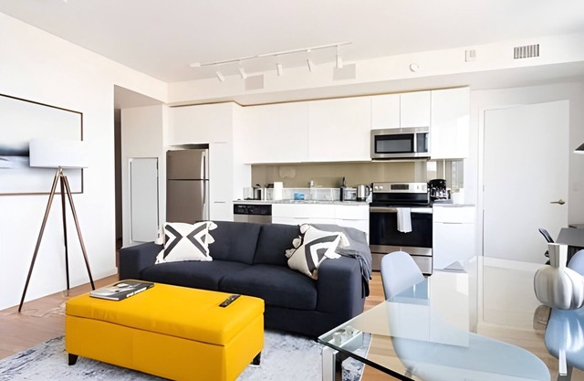 1BR | Pool, Gym, Rooftop | Bellevue | Sophari A