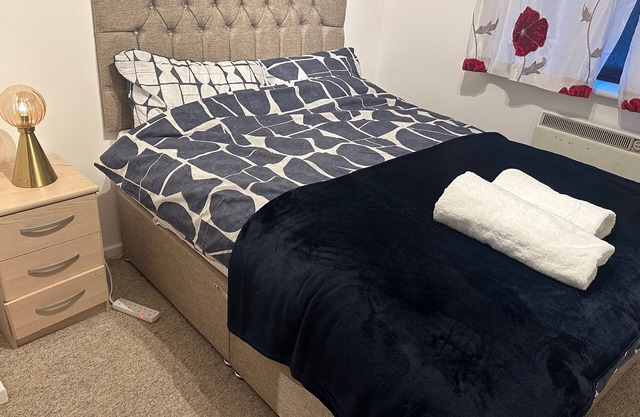 1BR-Sleeps2-Parking-QuietStay-CityCentre