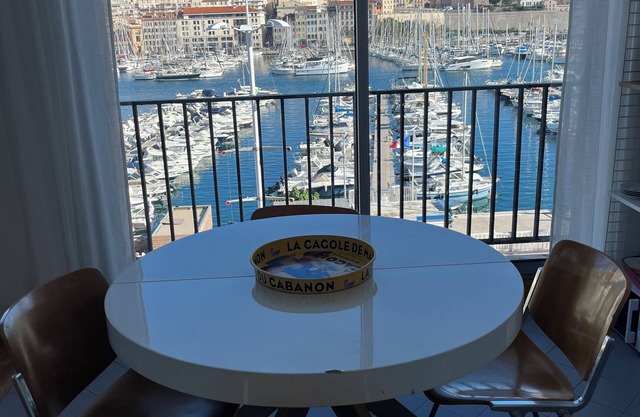 1ere ligne vieux port fully renovated two-bedroom apartment