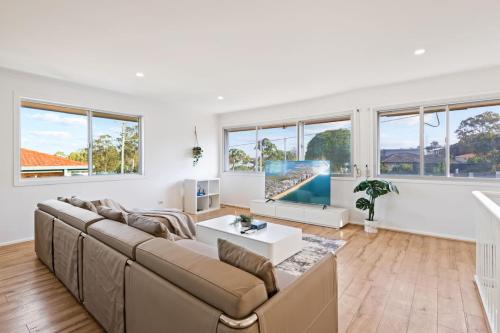 1Mins to Pinelands Plaza 4BR Chic Family Retreat