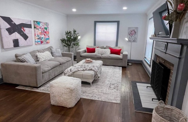 1st FL! Modern 2Br entire apt in Shaker near to CWRU/Cleveland Clinic/Van Aken