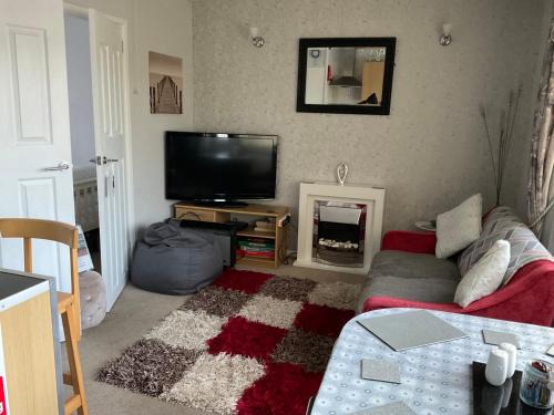 1st Floor Hillview 2 bedroomed Central Location No pets