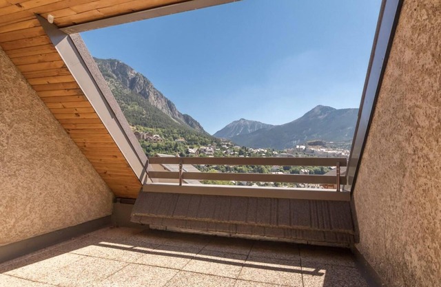 1st floor, view panoramic, balcony, tv, ski locker, 26m², Serre Chevalier