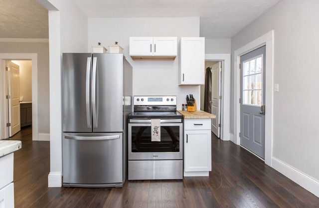 2.8 Mi to Notre Dame Stadium /4 Mi to St Joseph Regional Medical Center