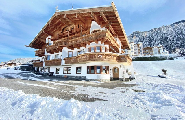 2 Apartments, Sauna & ski bus at the door