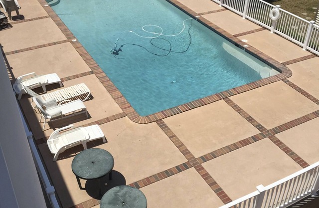 2-Bd Condo, Pool and Views of Sunset Lake. Watch the fireworks from the porch!