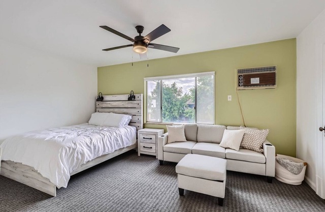 2-Bed, 1-Bath Gem Near Wash Park Denver: Prime Location