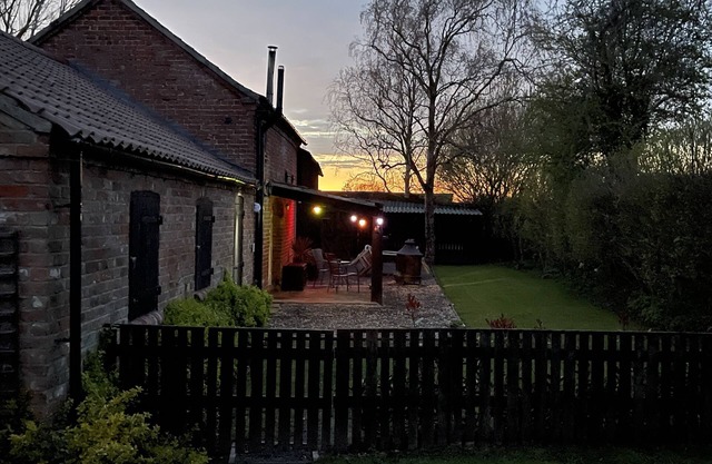 2-bed 18th Century Barn - Sleeps 6 - Pet Friendly