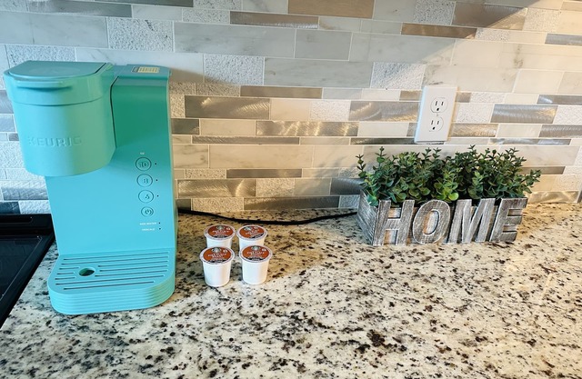 2 bed 2 bath Apartment with Keyless entry near hospitals and shopping centers!