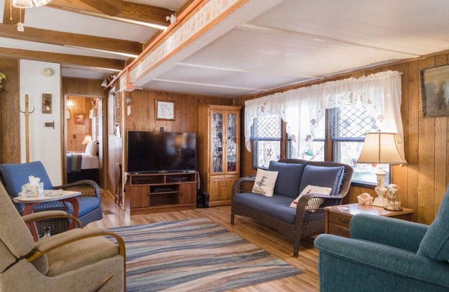 2 Bed/2 Bath Walk-In Home ~ Near Table Rock State Park ~ FREE TICKETS INCLUDED! (CASA)