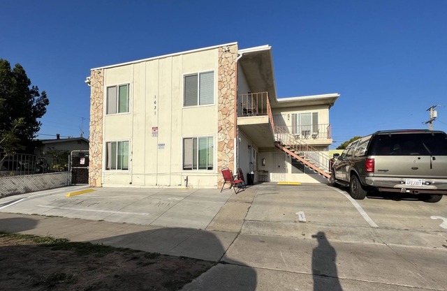 2 Bed, Close to Downtown San Diego