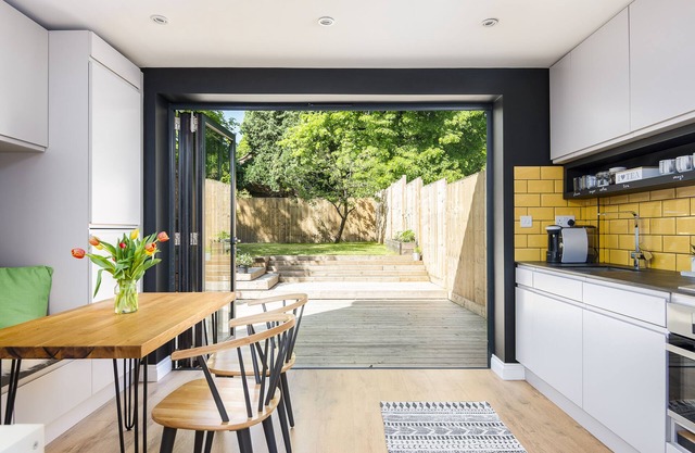 2 bed house, close to Town Centre