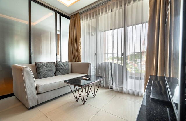 2-Bed Seaview Retreat Jacuzzi & Pools by IBG D407