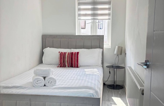 2 Bed-Sleeps 5-Free Parking-Pet Friendly