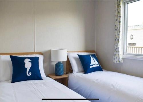2 Bed - Sleeps 6 - 15min Walk to Beach