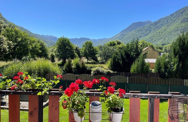 2 Bed - Sleeps 6 - Mountain Views - Pets