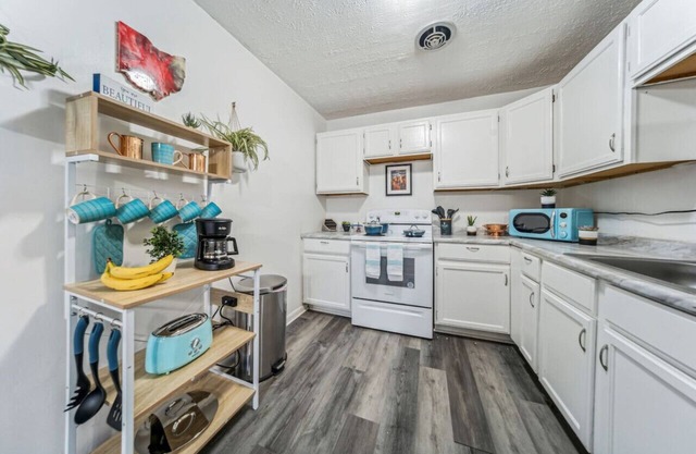 2 Bedroom 1 Bath Apartment in Euclid
