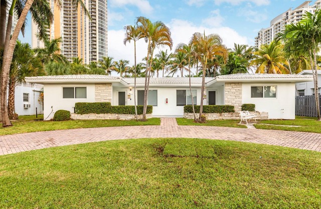 2 Bedroom 2 Bath Beach 1 min Walk 8 People Keyless Dog ok