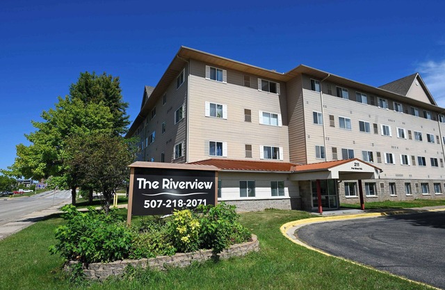 2 Bedroom 2 Bath Apartment Near Mayo, Park Free!