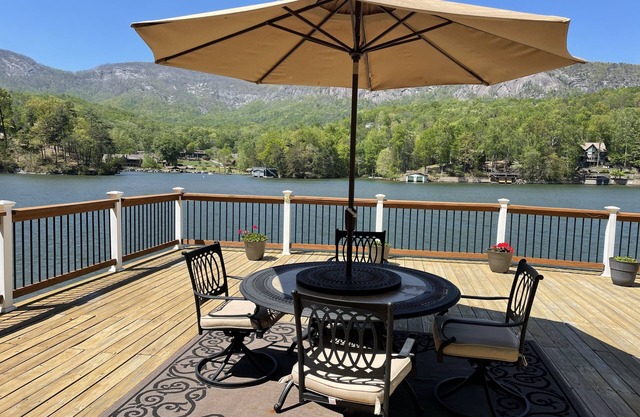 2 Bedroom 2 Bath. Beautiful Cabin on the waters of Lake Lure!