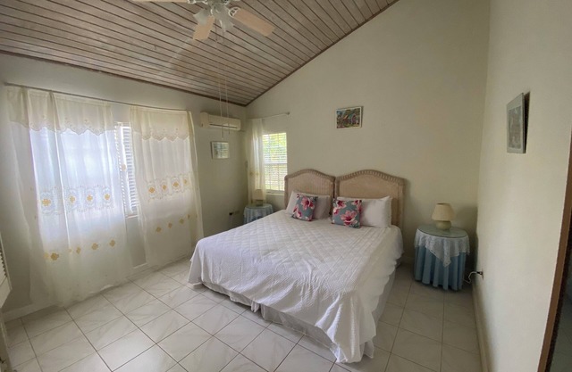 2 bedroom 2bathroom near Holetown