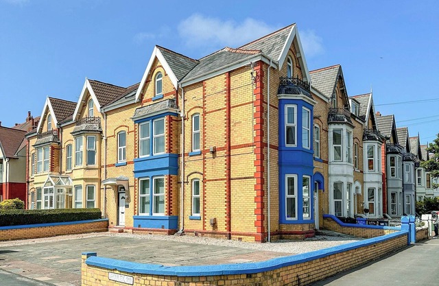 2 bedroom accommodation in Lytham St Annes