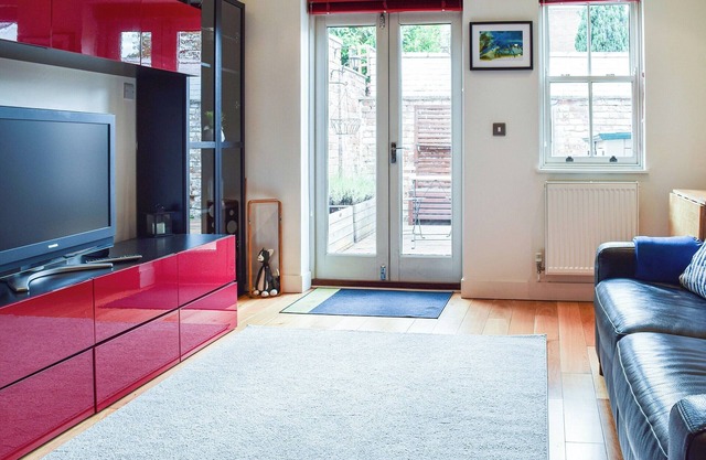 2 bedroom accommodation in Leamington Spa