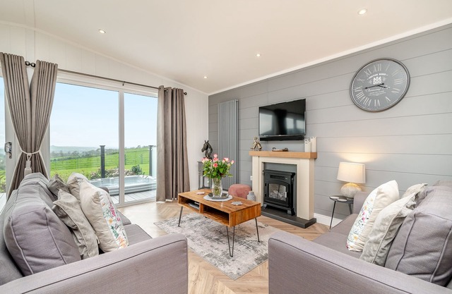 2 bedroom accommodation in Midsomer House, East Compton