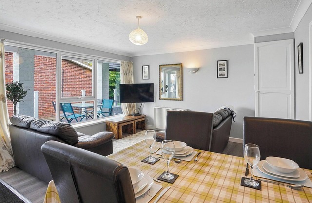 2 bedroom accommodation in Oulton Broad