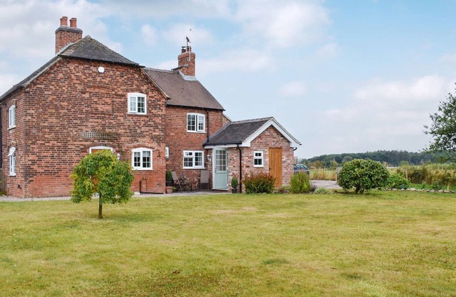 2 bedroom accommodation in Chilcote