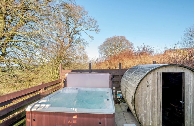 2 bedroom accommodation in Dumfries, Dumfries & Galloway