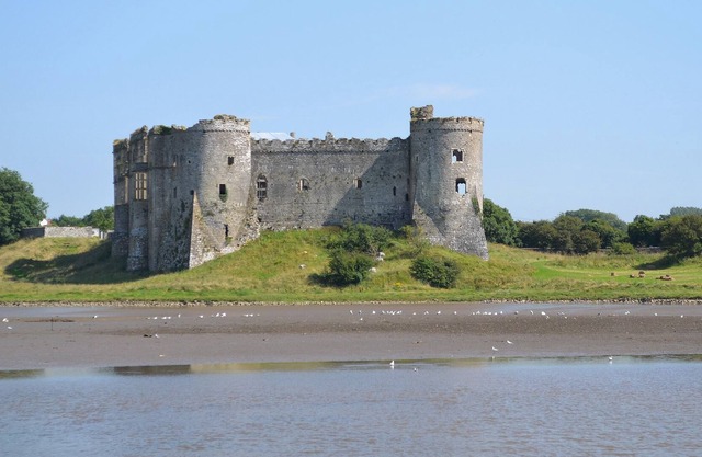 2 bedroom accommodation in New Moat