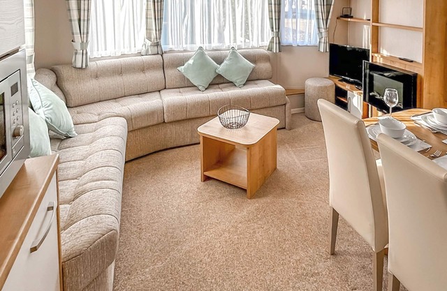 2 bedroom accommodation in Newbridge, Nr Yarmouth