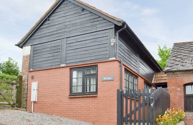 2 bedroom accommodation in Plymtree, near Cullompton