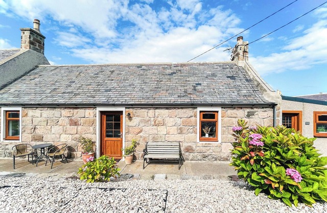 2 bedroom accommodation in Cullen