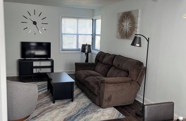 2-bedroom apartment in charming Columbia with AC, WiFi. Relax and enjoy