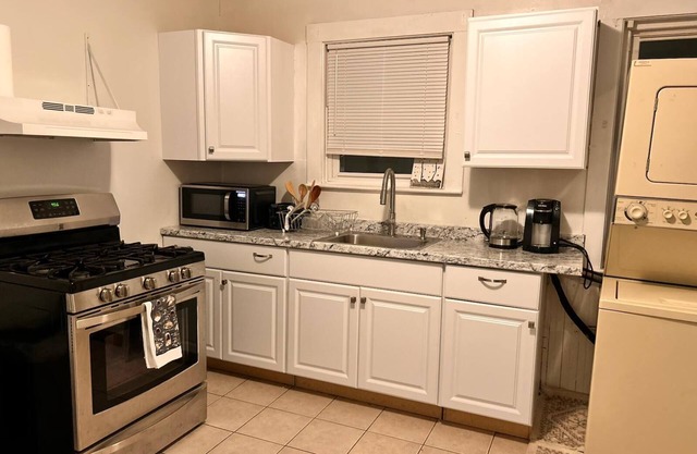 2-bedroom apartment with AC in Somerville